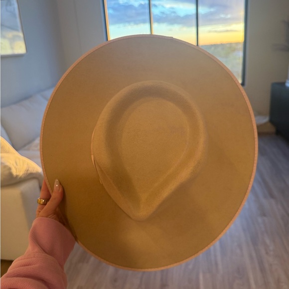 Elegant Tan Wide-Brim Hat - Picture 4 of 4